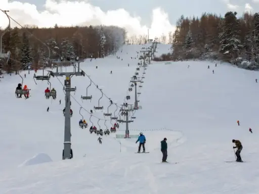 Bieszczady na narty: Stoki, ceny, atrakcje Twój przewodnik 2024/2025