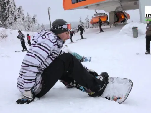 Nauka snowboardu: Jak zacząć i jeździć bezpiecznie od zera?