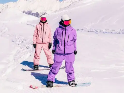 Jaki strój na snowboard? Kompletny poradnik dla początkujących!