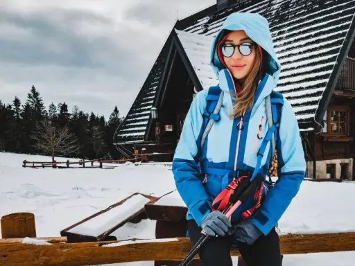 Kurtka narciarska w góry? Kiedy tak, a kiedy lepiej odpuścić?